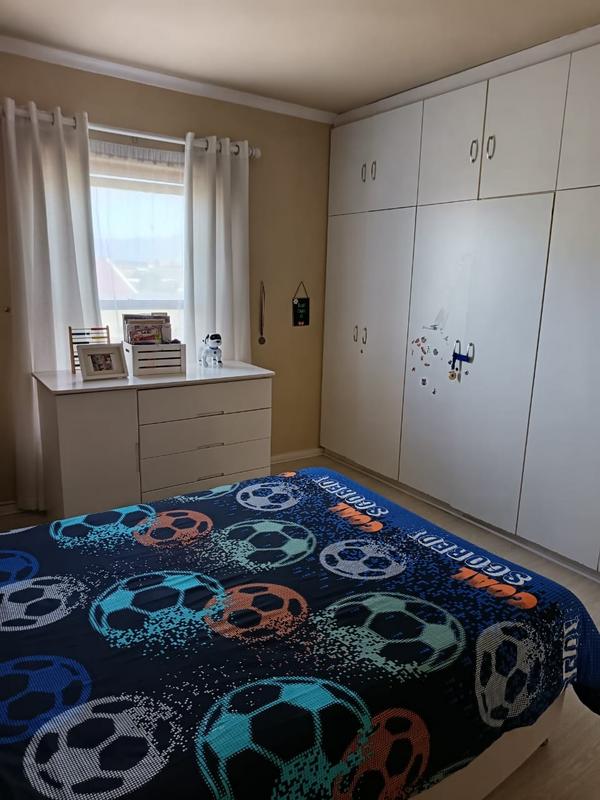 5 Bedroom Property for Sale in Grassy Park Western Cape